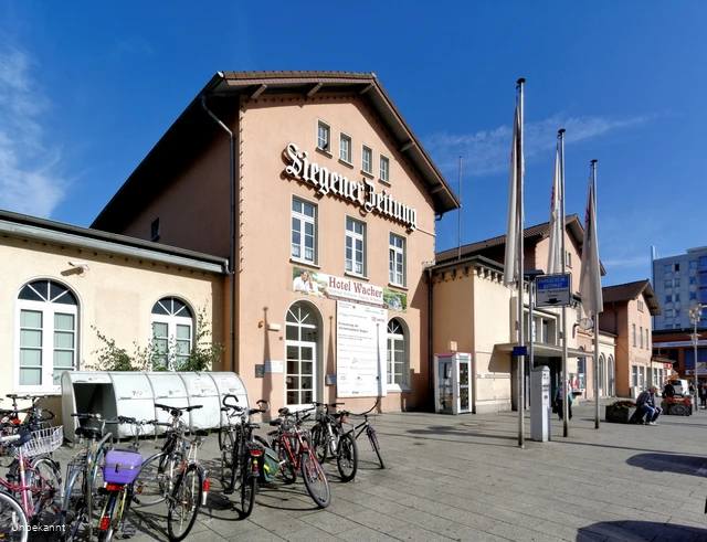 Der 1861 errichtete Bahnhof - heute Hauptbahnhof Siegen.